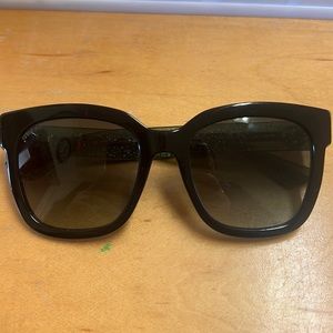 Gucci sunglasses!! Black frames! OPEN TO OFFERS!!